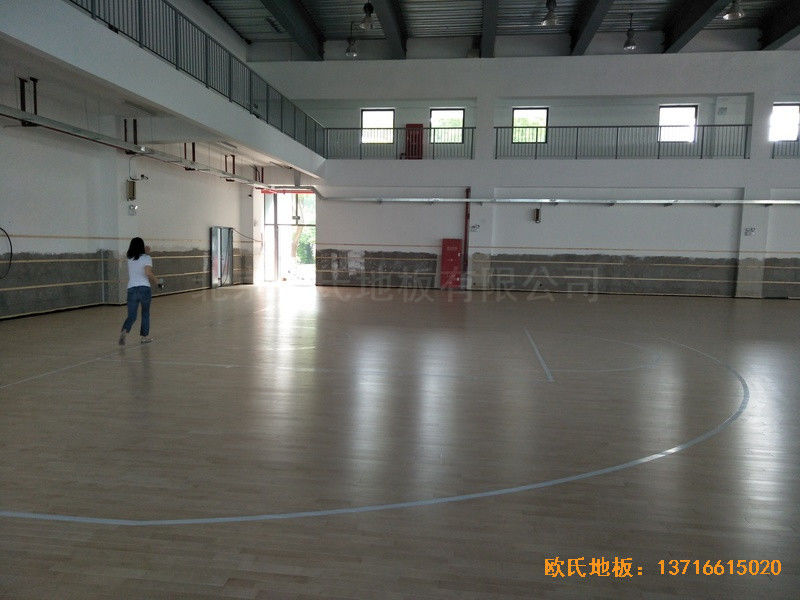 上海嘉定婁唐學(xué)校籃球館體育地板施工案例3