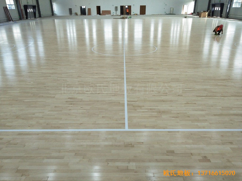 江蘇新能源科技公司籃球館運動地板鋪設案例0