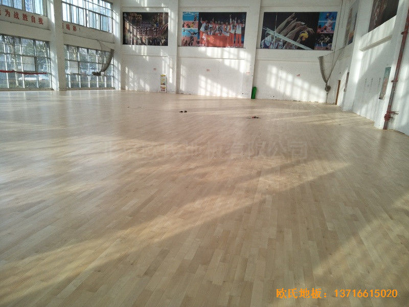 江蘇沭陽如東實(shí)驗(yàn)學(xué)校運(yùn)動館體育地板鋪設(shè)案例0
