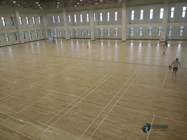 學(xué)校籃球館木地板如何選1